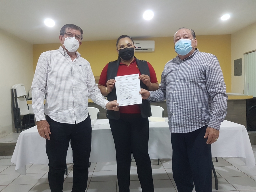 OCHOA FLORES; LIDER SINDICAL DE MOCORITO RECIBE NOMBRAMIENTO.