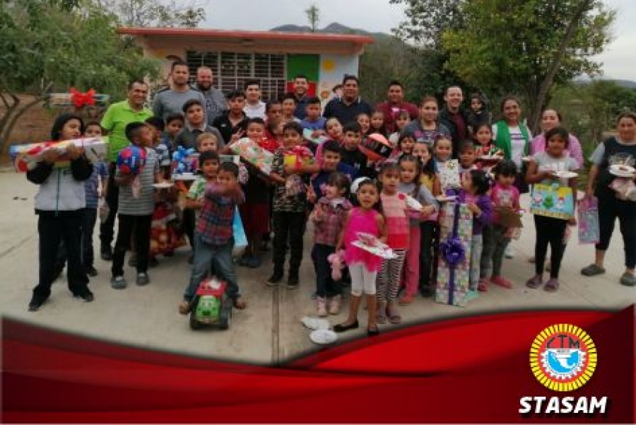 Entrega de Regalos Navideños a Comunidades